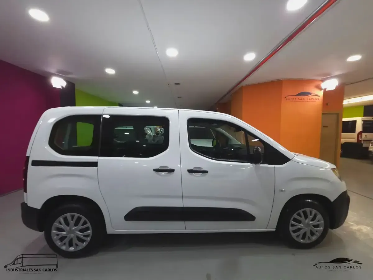 Usado Citroën Berlingo Feel 100 CV (73 kW) 2021 Blanco Monovolumen