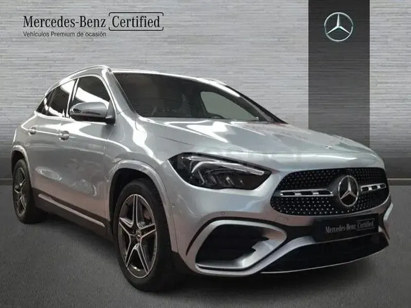 Usado Mercedes GLA200 150 CV (110 kW) 2025 Gris / plata SUV