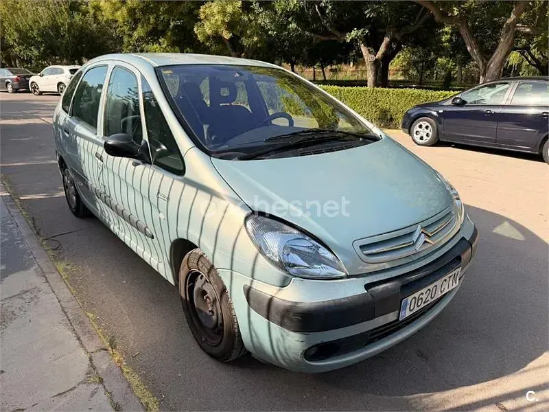 Usado Citroën Xsara Picasso Exclusive 90 CV (66 kW) 2004 Gris / plata Monovolumen