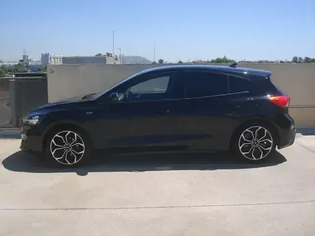 Usado Ford Focus ST-Line 125 CV (91 kW) 2020 Negro Berlina