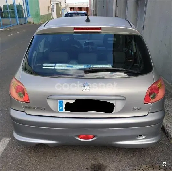 Usado Peugeot 206 75 CV (55 kW) 2003 Gris / plata Berlina