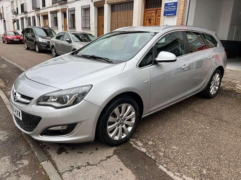 Usado Opel Astra Excellence 165 CV (121 kW) 2014 Gris Familiar