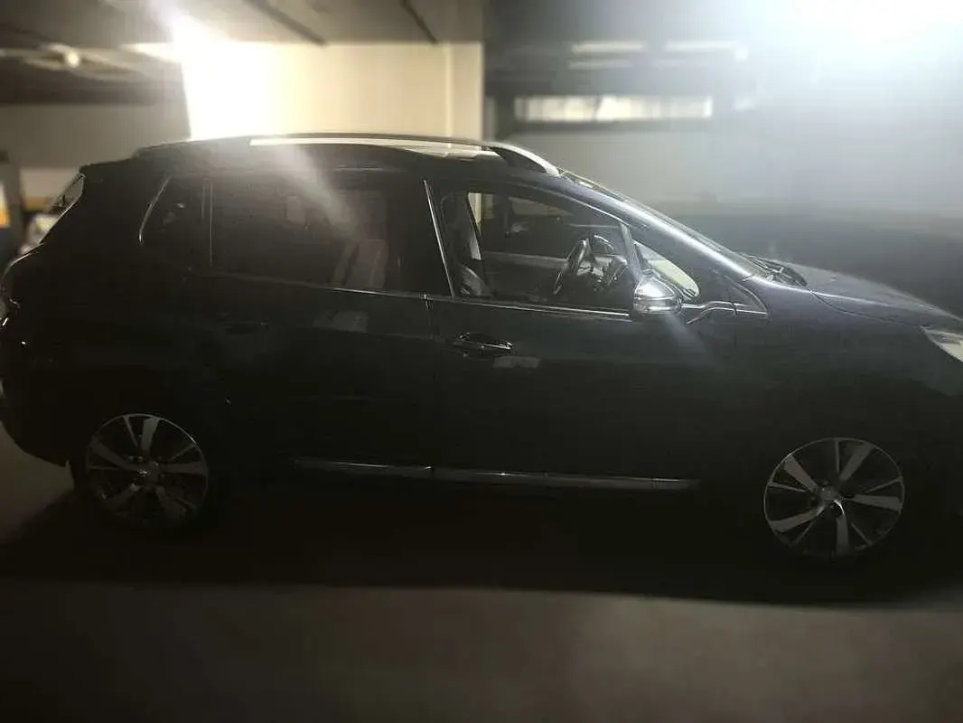 Usado Peugeot 2008 Allure 120 CV (88 kW) 2014 Azul SUV