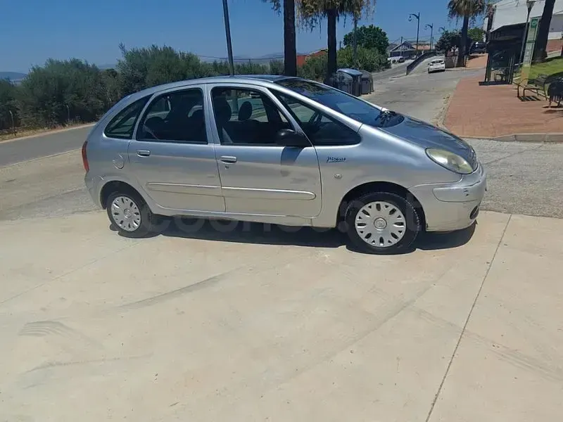 Usado Citroën Xsara Picasso Exclusive 92 CV (67 kW) 2009 Gris / plata Monovolumen