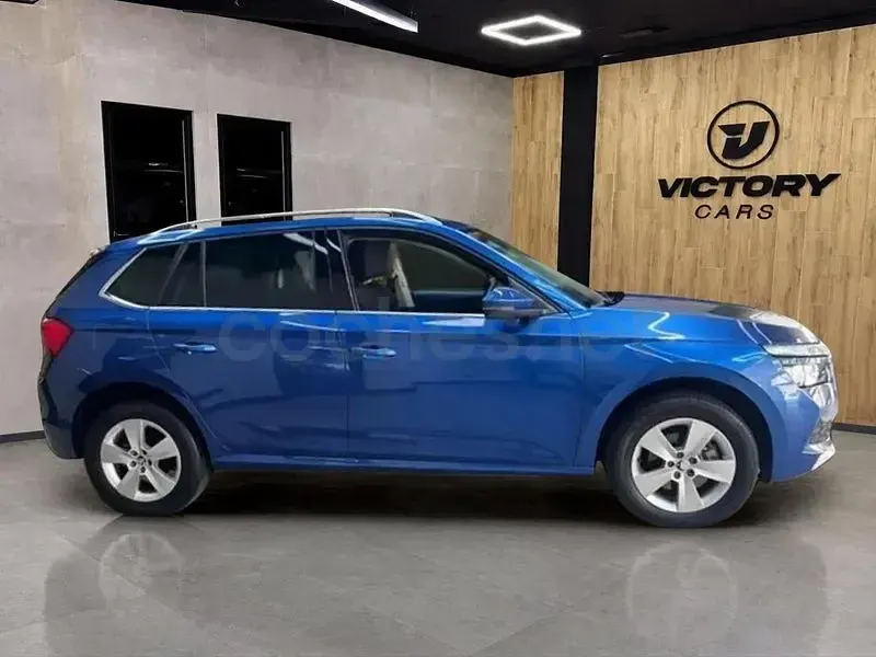 Usado Skoda Kamiq Ambition 110 CV (80 kW) 2021 Azul SUV
