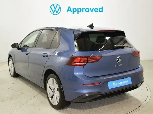 Usado VW Golf VIII 115 CV (84 kW) 2025 Azul Berlina