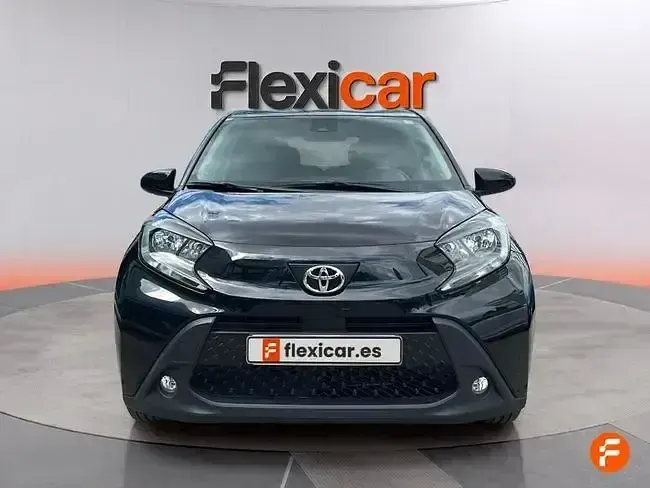 Begagnad Toyota Aygo Play 72 HK (52 kW) 2022 Svart