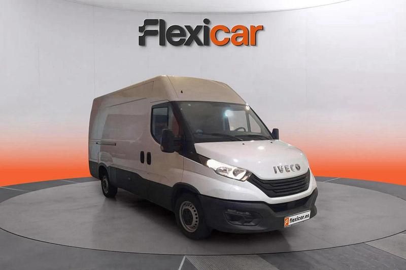 Blanco Usado 2022 Iveco Daily Berlina | 24.790 € (Precio justo) - Imagen 1/4