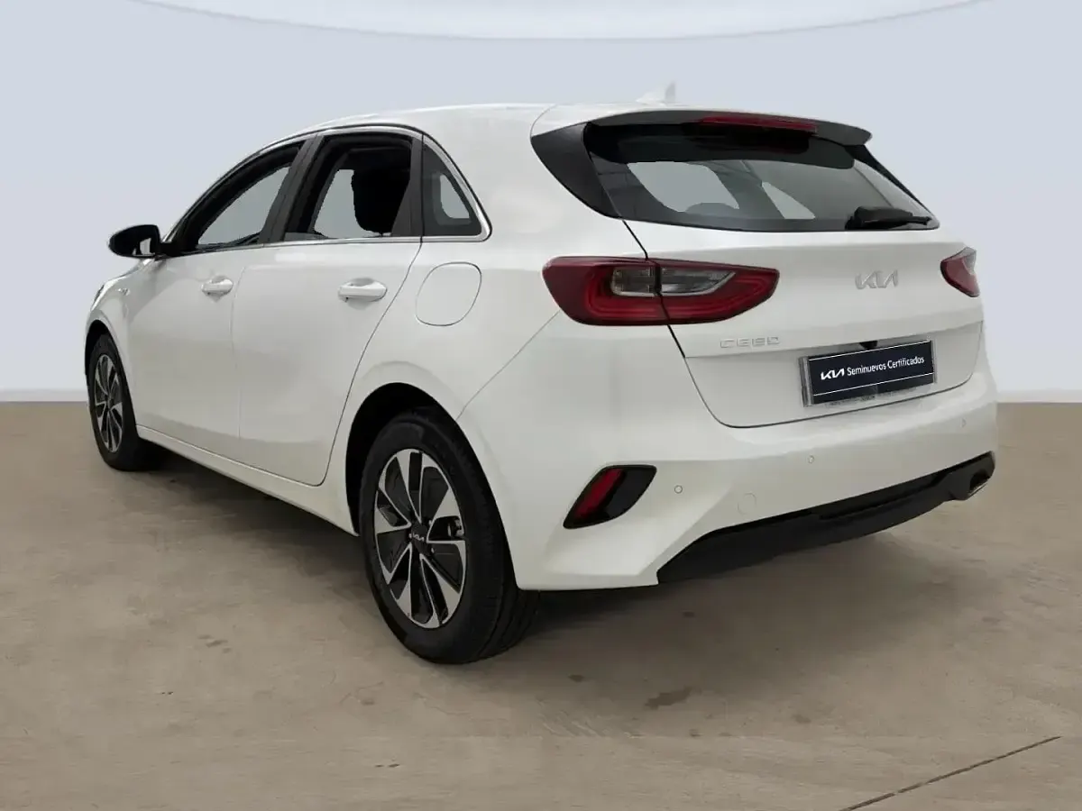 Usado Kia Ceed 100 CV (73 kW) 2024 Blanco Utilitario
