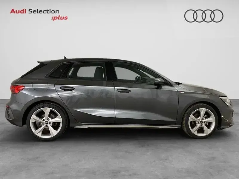 Usado Audi A3 S-Line 150 CV (110 kW) 2024 Gris / plata Berlina