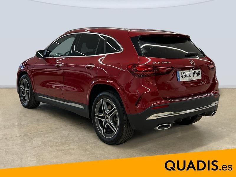 Usado Mercedes GLA250 AMG line 218 CV (160 kW) 2024 Rojo SUV