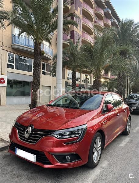 Rojo Usado 2016 Renault Mégane III Zen Berlina | 8500 € (Buen precio) - Imagen 1/4