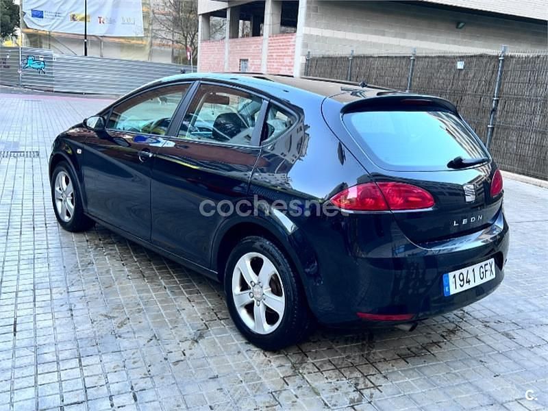 Usado Seat Leon Sport 105 CV (77 kW) 2008 Negro Utilitario