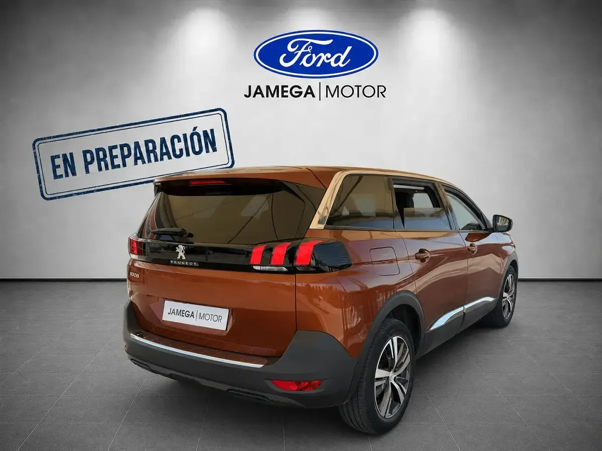 Usado Peugeot 5008 Allure 130 CV (95 kW) 2022 Naranja SUV