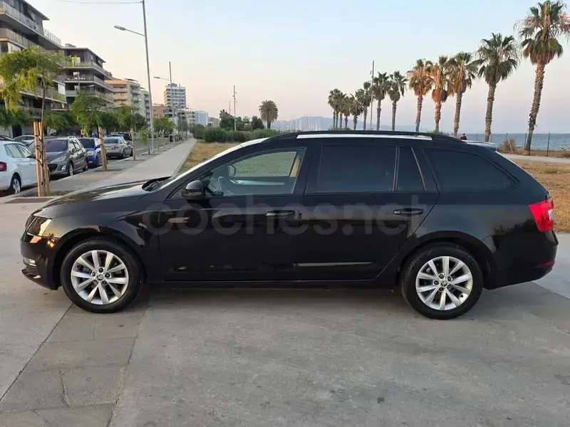 Usado Skoda Octavia Style 150 CV (110 kW) 2017 Negro Familiar