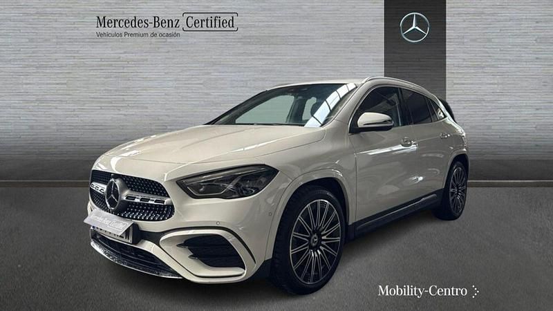 Usado Mercedes GLA220 AMG line 190 CV (139 kW) 2024 Blanco digital SUV
