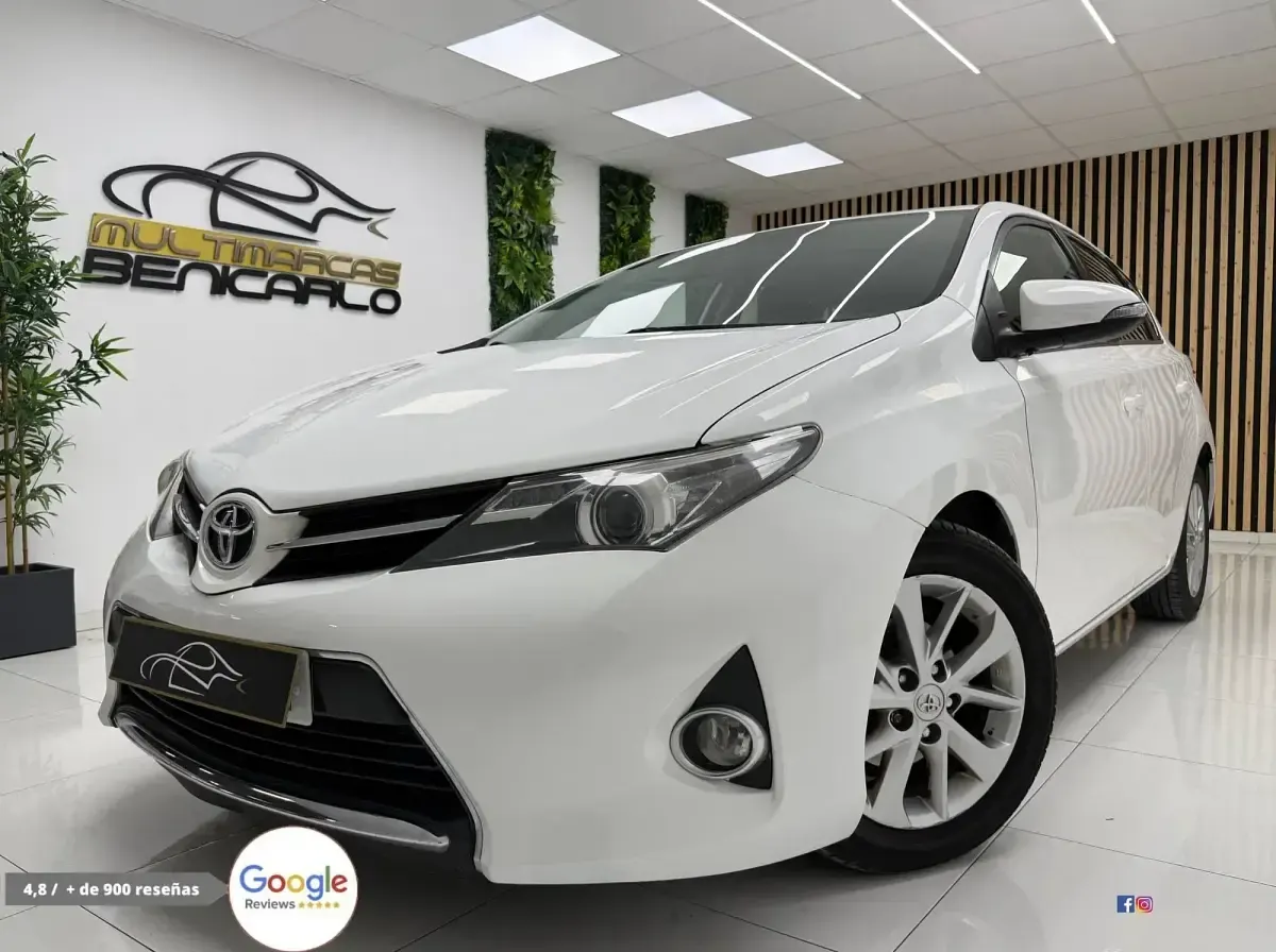 Usado Toyota Auris Business Edition 124 CV (91 kW) 2014 Blanco Utilitario