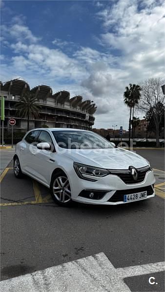 Usado Renault Mégane IV Business 90 CV (66 kW) 2016 Blanco Berlina