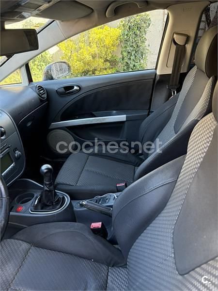 Usado Seat Leon Stylance 102 CV (75 kW) 2008 Gris / plata Utilitario