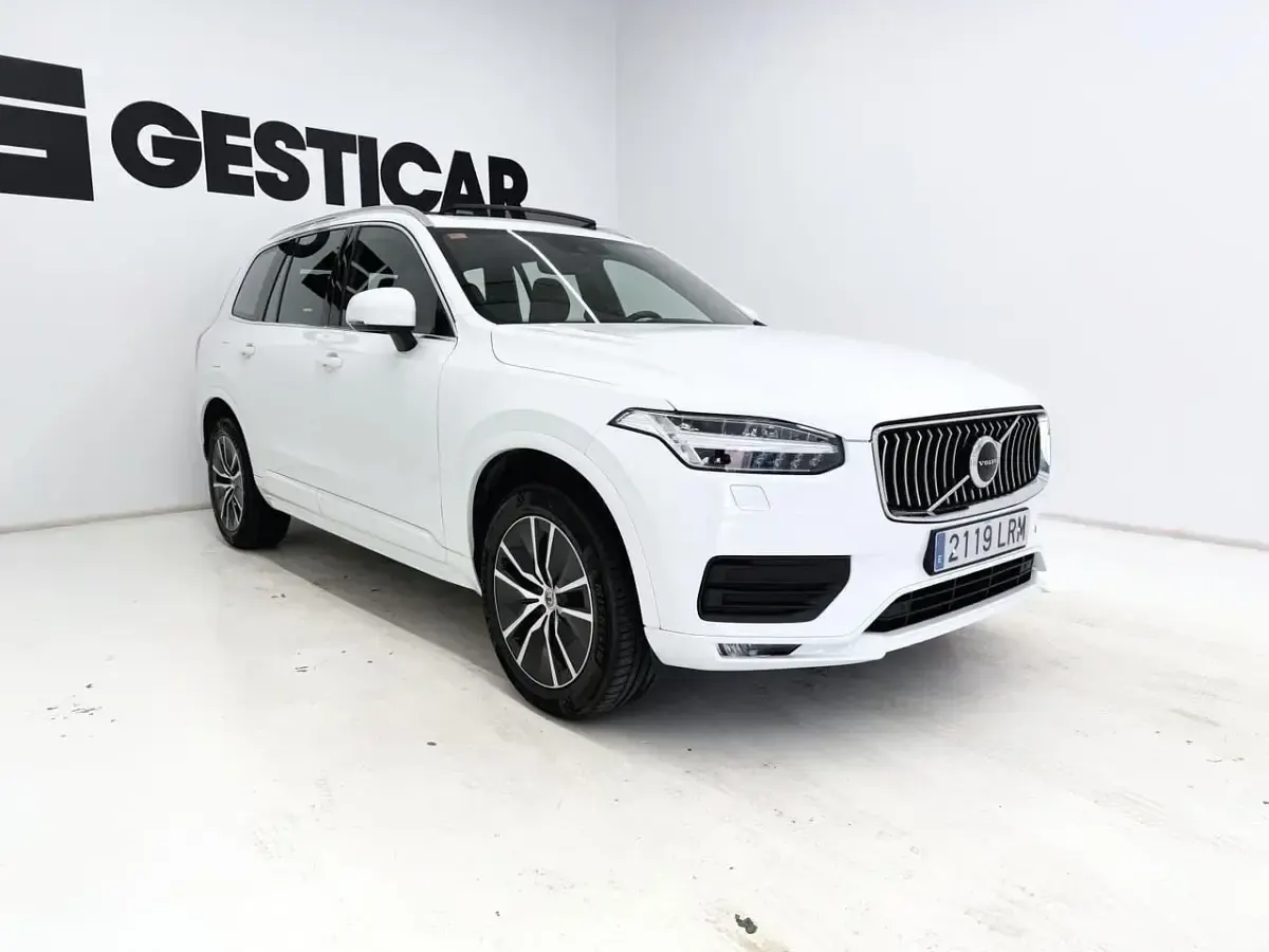 Używany Volvo XC90 Momentum 250 KM (183 kW) 2021 Biały SUV