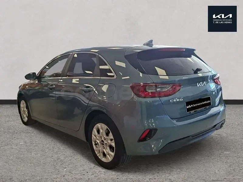 Usado Kia Ceed 100 CV (73 kW) 2022 Verde Utilitario