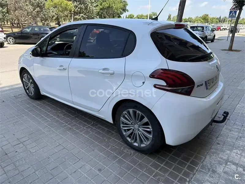 Usado Peugeot 208 Active 82 CV (60 kW) 2017 Blanco Utilitario