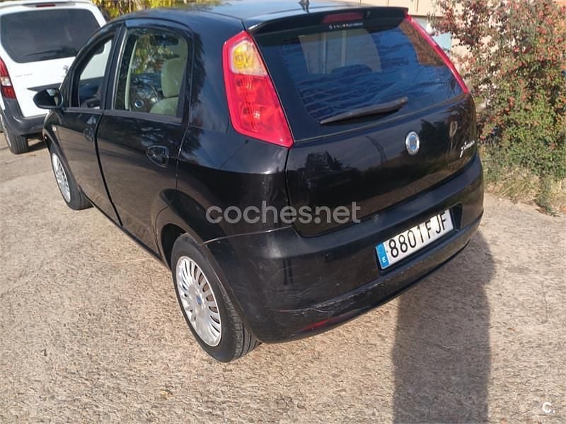 Usado Fiat Grande Punto Dynamic 77 CV (56 kW) 2006 Negro Utilitario