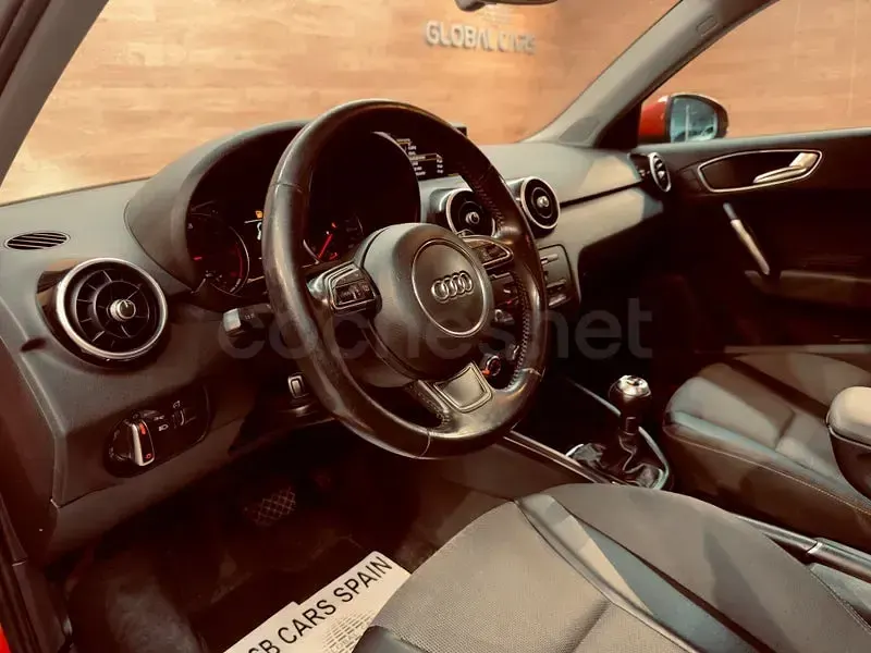 Usado Audi A1 Sportback Attraction 90 CV (66 kW) 2012 Rojo Utilitario