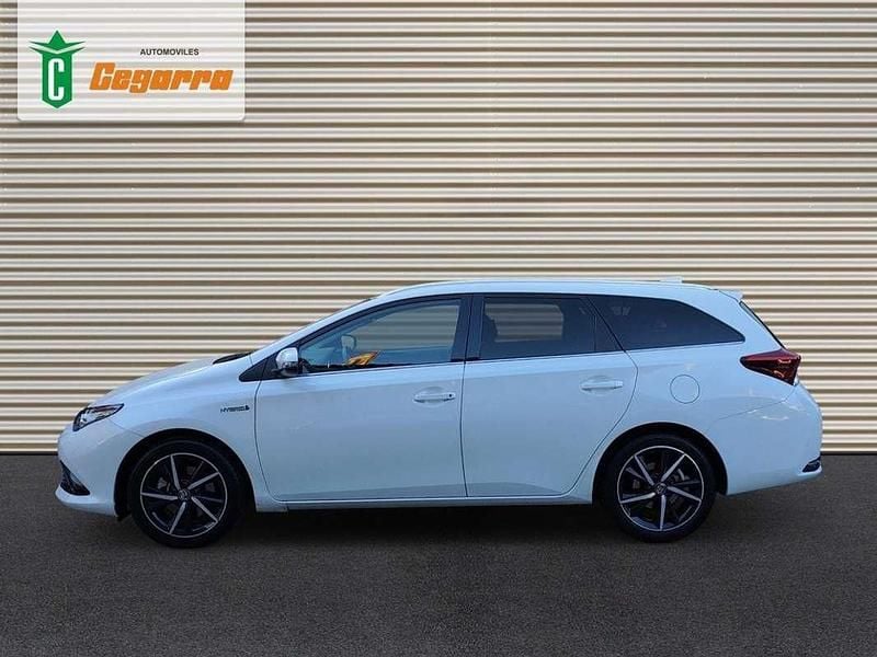 Usado Toyota Auris Touring Sports Active 136 CV (100 kW) 2018 Blanco Familiar