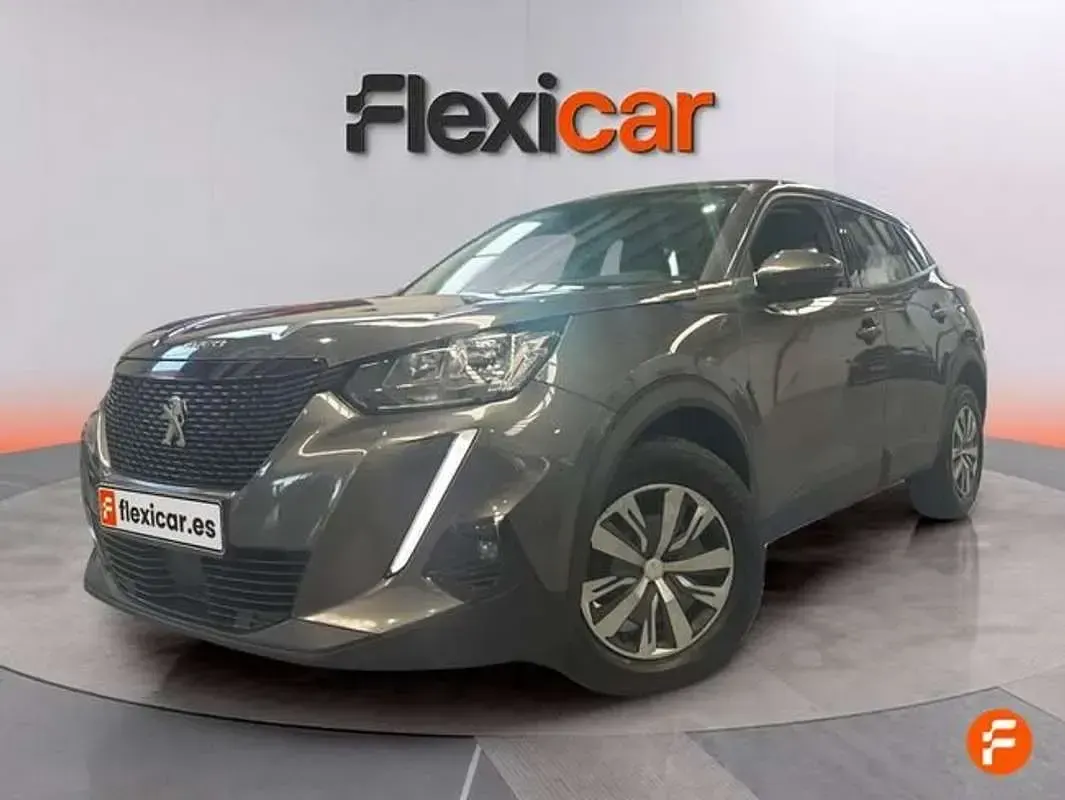 Usado Peugeot 2008 Active 110 CV (80 kW) 2021 Gris SUV