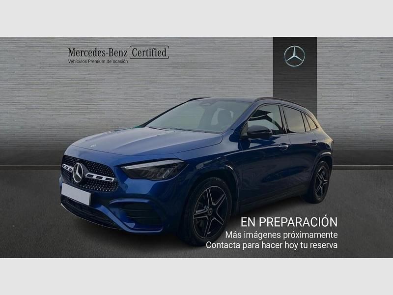 Usado Mercedes GLA200 AMG line 150 CV (110 kW) 2025 Azul SUV