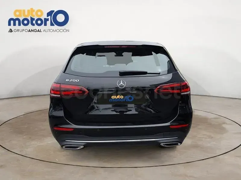 Usado Mercedes B200 163 CV (119 kW) 2022 Negro Utilitario