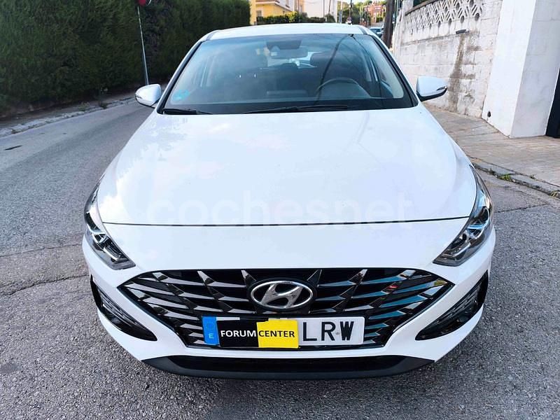 Usado Hyundai i30 110 CV (80 kW) 2022 Blanco Berlina