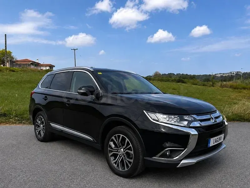 Usado Mitsubishi Outlander Motion 150 CV (110 kW) 2016 Negro SUV