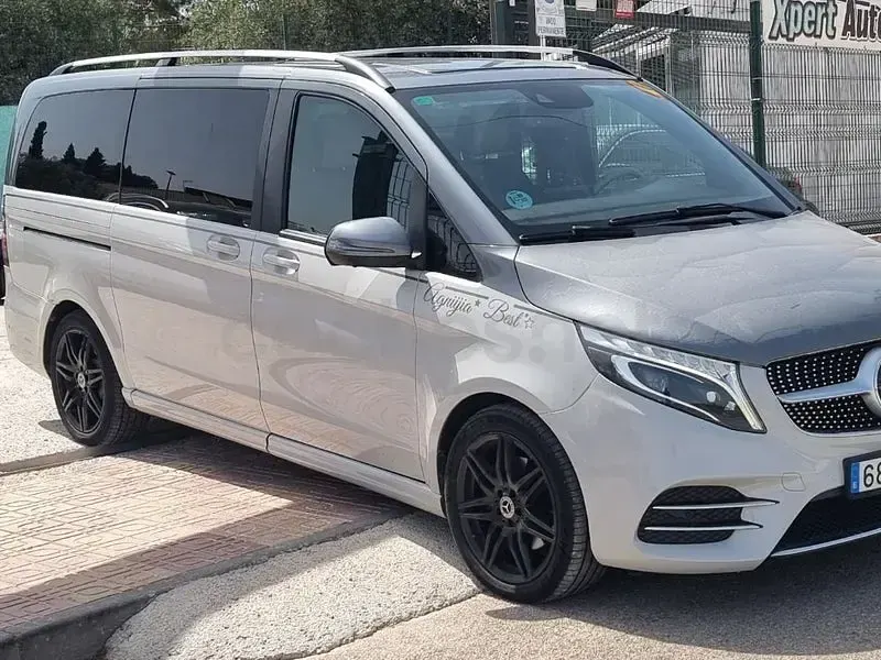 Usado Mercedes V300 Exclusive 239 CV (175 kW) 2020 Gris / plata Monovolumen