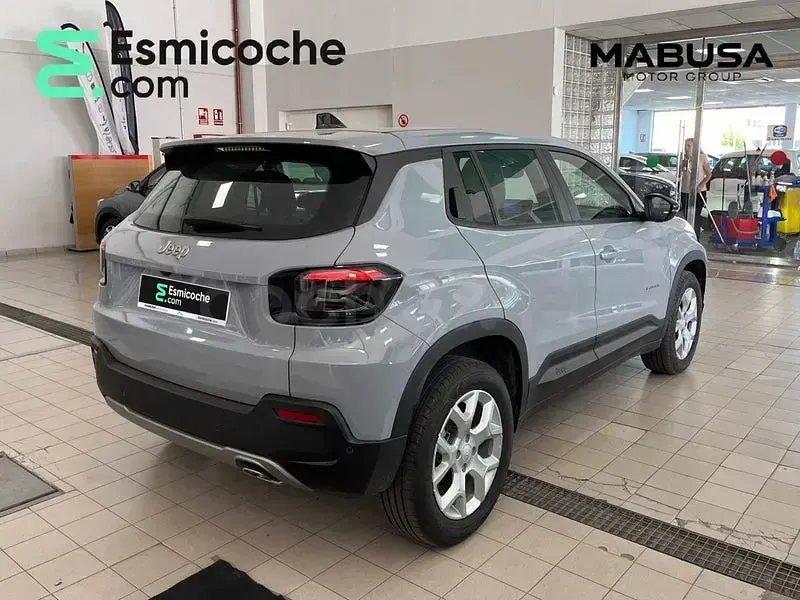 Usado Jeep Avenger Altitude 100 CV (73 kW) 2025 Gris / plata SUV
