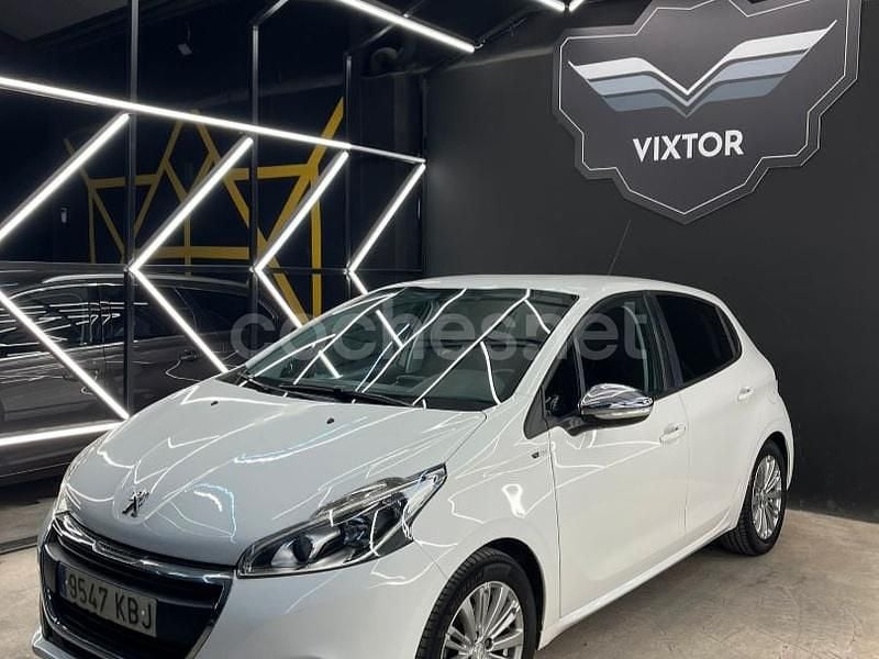 Usado Peugeot 208 Style 82 CV (60 kW) 2017 Blanco Utilitario