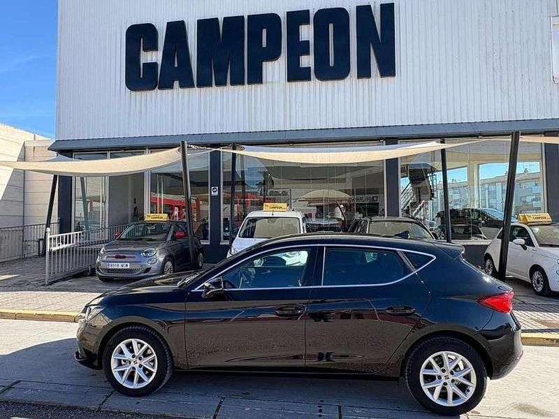 Usado Seat Leon Style 116 CV (85 kW) 2025 Negro Utilitario