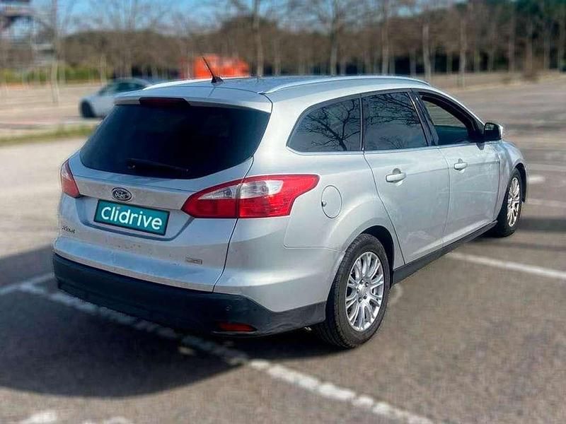 Usado Ford Focus Trend 116 CV (85 kW) 2013 Gris Berlina