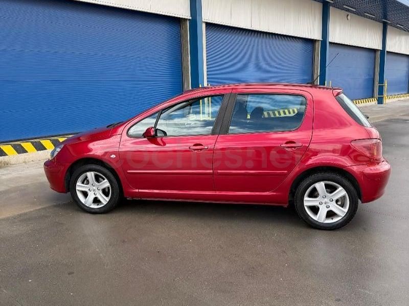 Usado Peugeot 307 110 CV (80 kW) 2004 Granate Berlina