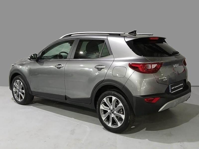 Usado Kia Stonic Style 100 HP (73 kW) 2024 Cinzento SUV