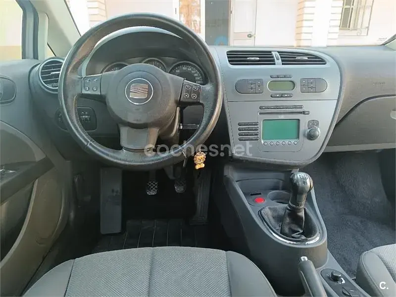 Usado Seat Leon Stylance 105 CV (77 kW) 2005 Gris / plata Utilitario