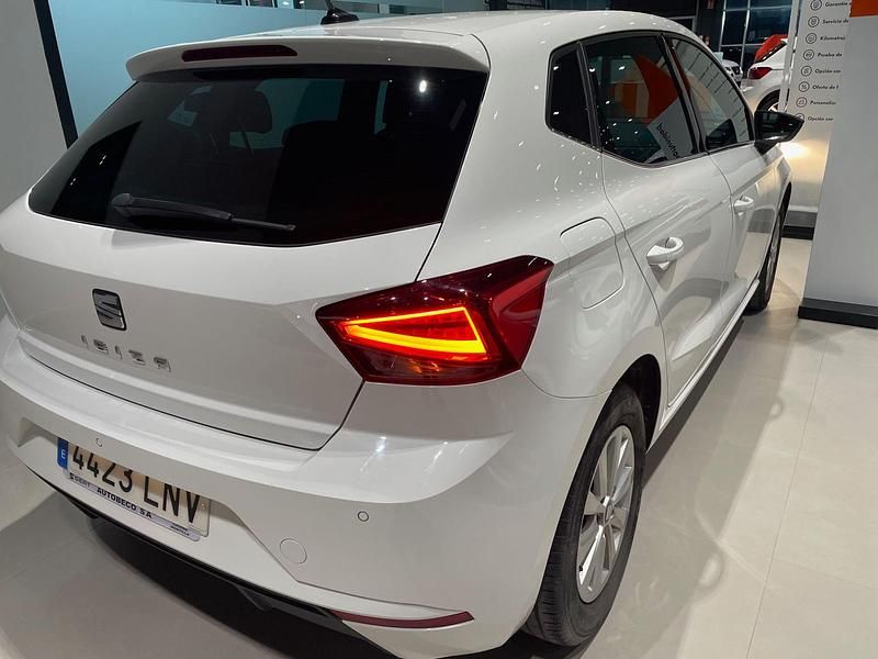 Usado Seat Ibiza XCELLENCE 110 CV (80 kW) 2021 Blanco Utilitario