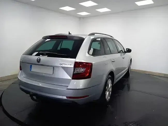 Usado Skoda Octavia Ambition 116 HP (85 kW) 2018 Cinzento Carrinha