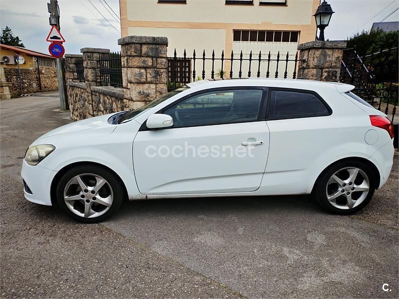 Usado Kia ProCeed 128 CV (94 kW) 2011 Blanco Berlina