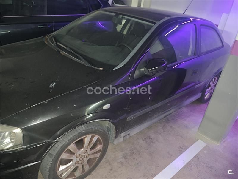 Usado Opel Astra Sportive 136 CV (100 kW) 1999 Negro Berlina