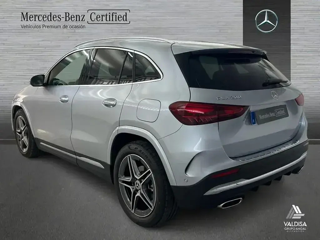 Usado Mercedes GLA200 163 CV (119 kW) 2025 Gris SUV