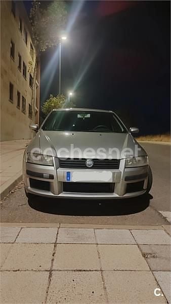 Usado Fiat Stilo Dynamic 115 CV (84 kW) 2003 Gris / plata Berlina