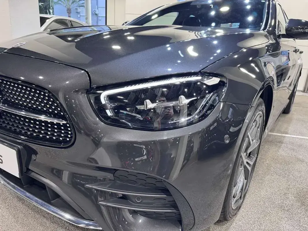 Usado Mercedes E300 306 CV (225 kW) 2022 Gris Berlina