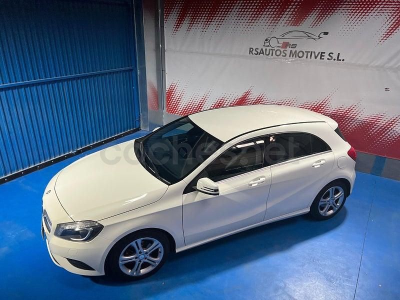 Usado Mercedes A180 Urban 109 CV (80 kW) 2015 Blanco Berlina